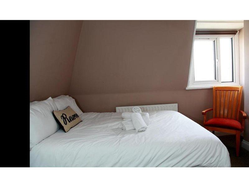 Hampton Court Hotel East Molesey Zewnętrze zdjęcie